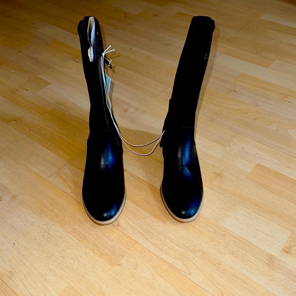 Girl boots size 4y